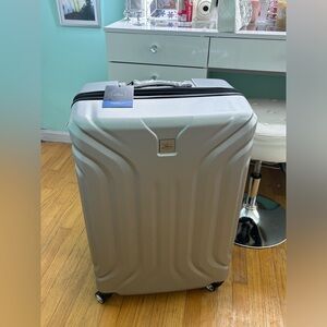 Brand New With Tags & Wrapping- Skagway Nimbus 4.0 Large Check-In Luggage